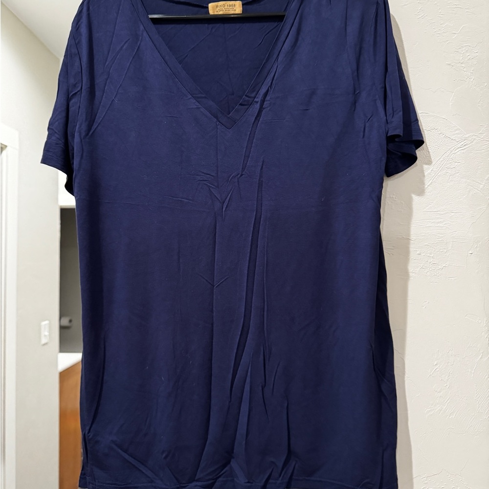 Piko 1988 Navy V-Neck Short Sleeve Tee